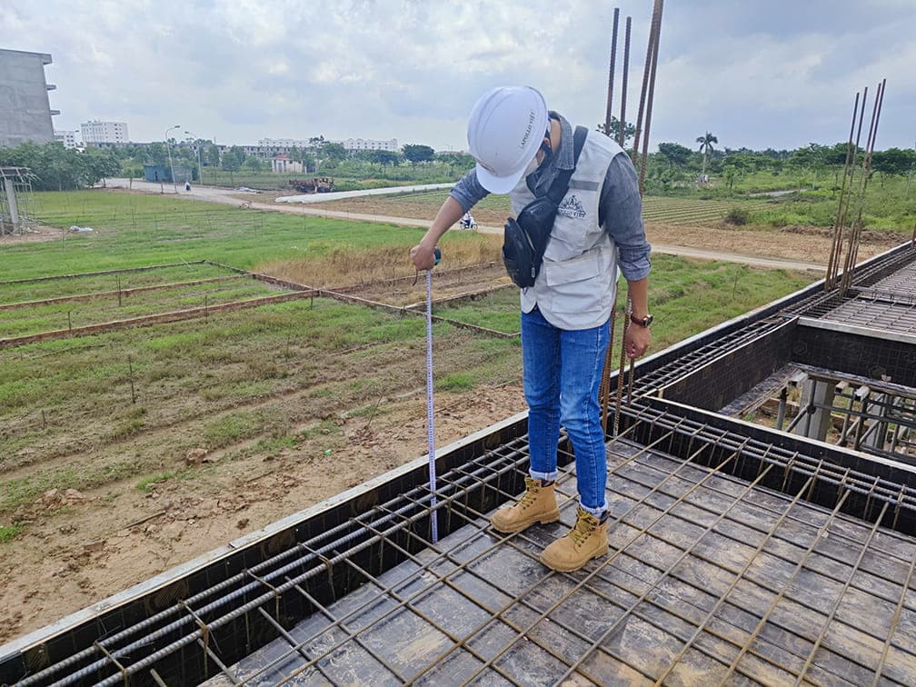 doi-ngu-kts-apollo-viet-giam-sat-thi-cong-biet-thu